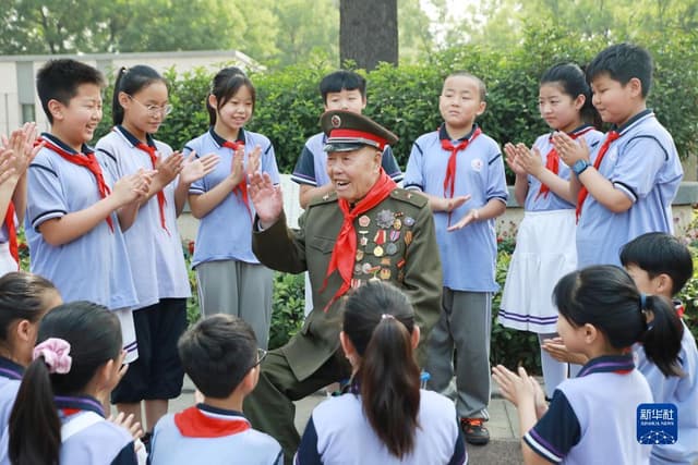 “伟大时代呼唤伟大精神，崇高事业需要榜样引领”——以习近平同志为核心的党中央关心功勋荣誉表彰工作纪实