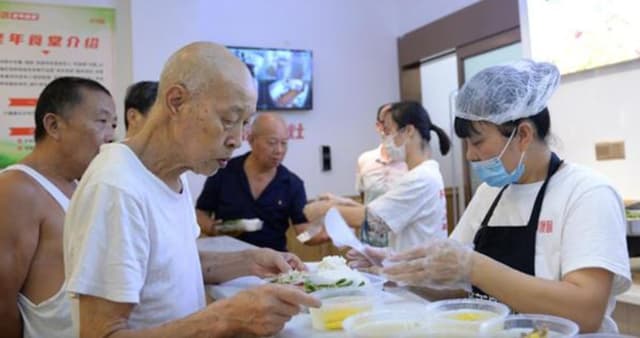 沈阳建成助餐点316个，每月提供助餐服务超30万人次 让老人在家门口吃上热乎饭