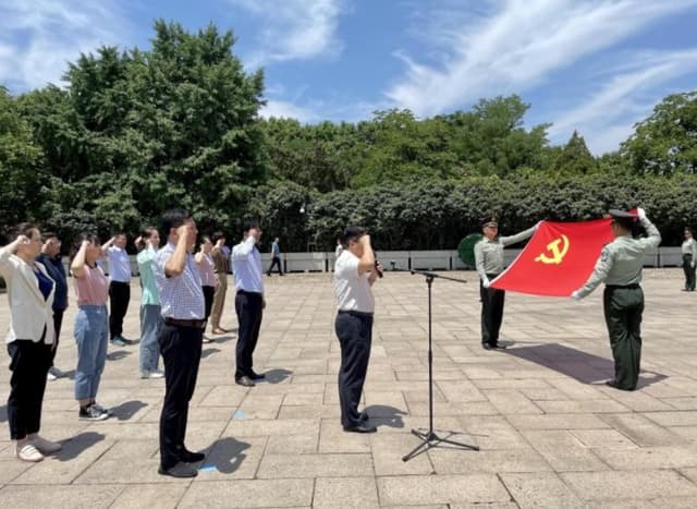 江苏省市区三级民政部门新党员集体宣誓活动在雨花台举行