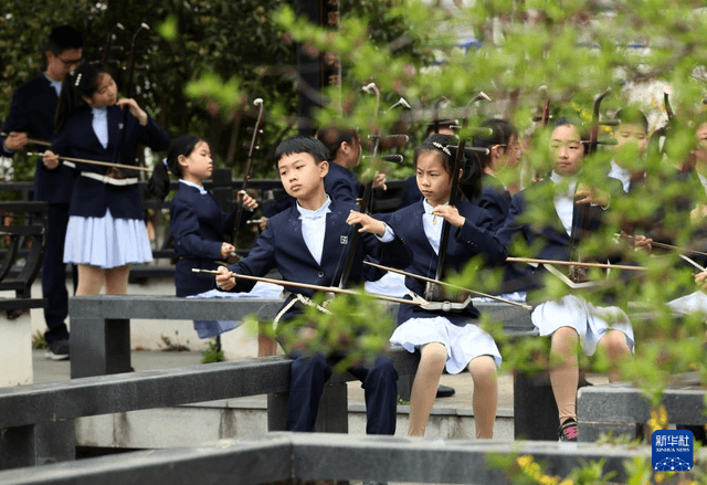 太湖之滨 琴韵悠扬——江苏无锡一所小学推广二胡文化 传承民族艺术