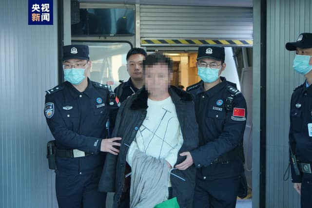 中印尼执法合作新成果，外逃11年红通犯罪嫌疑人被押解回国