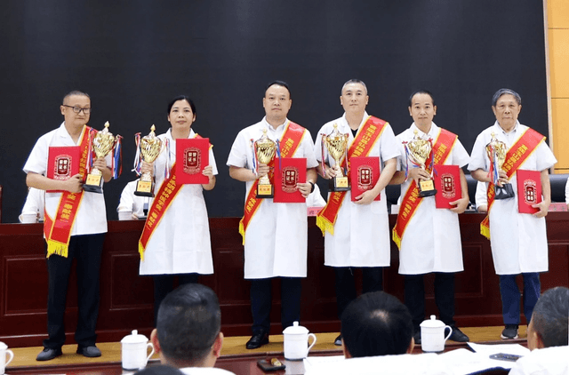 首届江西玉山县弘扬黄家驷精神医学奖颁奖暨全县卫生健康发展大会举行