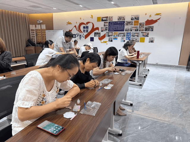 非遗迎中秋|深圳向联社区开展“幸福龙华·艺启赋能”非遗手工公益培训