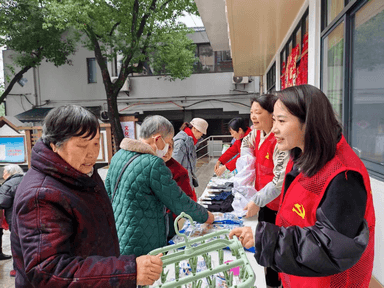 浙江省兰溪市云山街道云山社区：周五乐购市集：淘好物，助共富