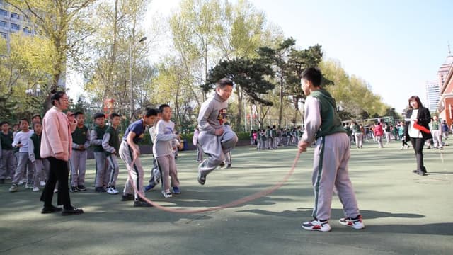 除上厕所不能随意活动？部分中小学生课间10分钟被约束现象调查