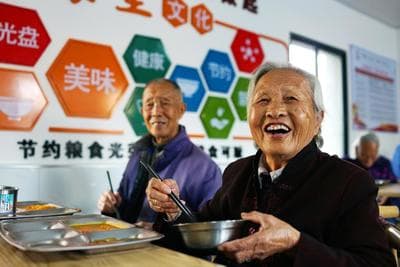 江西上高：幸福食堂解决老年人“吃饭难”