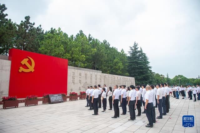 2021年以习近平同志为核心的党中央整治形式主义为基层减负纪实