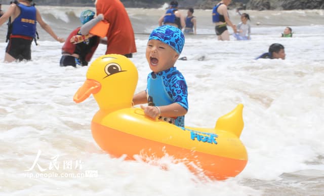 浙江舟山：夏日亲水经济渐旺