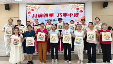 兵团第八师一四四团一社区：巧手绘中秋 温情暖邻里