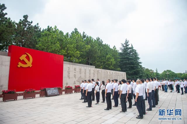 浙江嘉兴南湖革命纪念馆迎来参观热潮