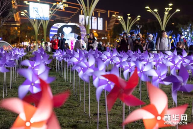 上海：灯光艺术节 点亮夜生活