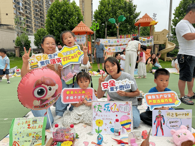 邻里欢聚遇童趣 融趣宣教润童心——长沙托溪社区创新打造双节融合盛会