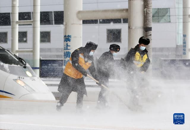 吉林长春：以雪为令，风雪中有他们守候