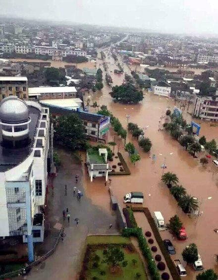 暴雨致福建地质灾害频发 局部洪水超警戒水位