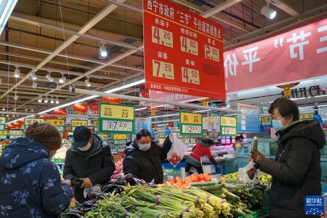 西宁节日蔬菜市场见闻：稳定“菜篮子” 安心度佳节