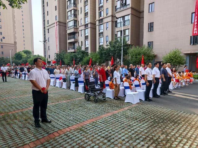 观礼抗战胜利80周年大阅兵 居民共聚感受大国荣光