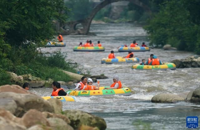 江西：山涧漂流享清凉