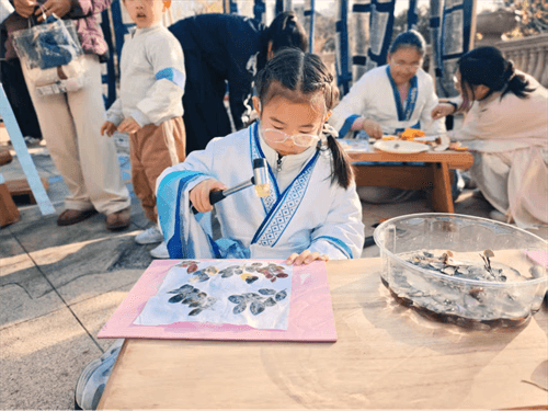 杭州“文化进社区”系列：非遗植物拓印，印染自然与人文的共生之美