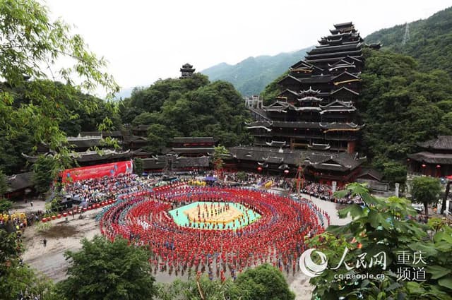 第十届中国乌江苗族踩花山节开幕