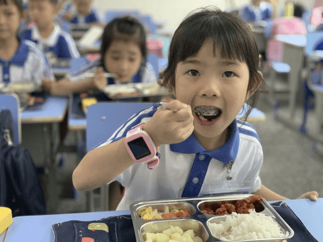 甘肃临洮：优化供餐模式 科学搭配学生营养餐