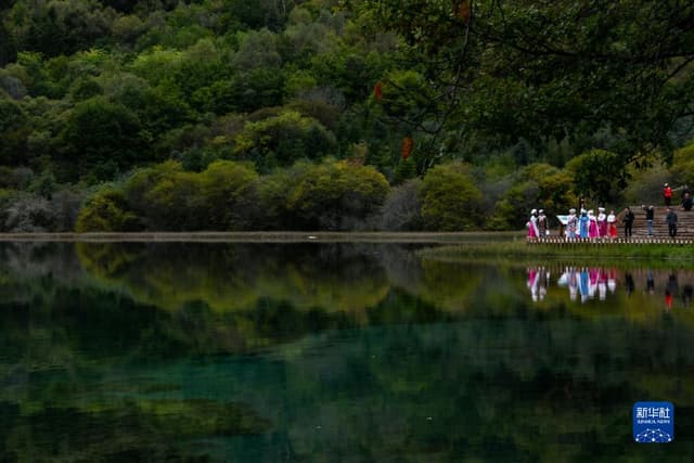 震后“补妆”归来 九寨沟景区全域恢复开放