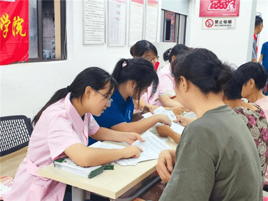 南昌医校联动进社区 青春义诊暖民心