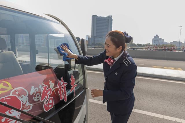 全国人大代表权太琦：让“雷锋车”继续奋进在新时代