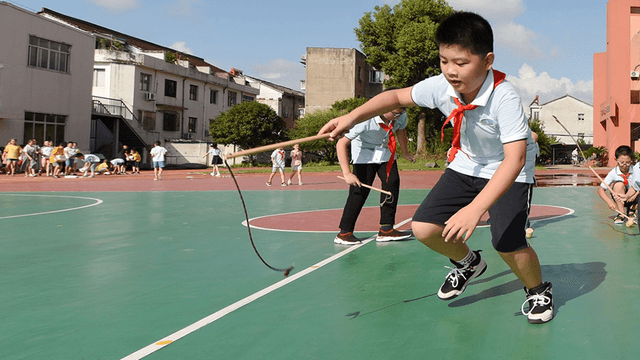 中小学生“课间10分钟”成“课间圈养”？太原郑州等多地回应