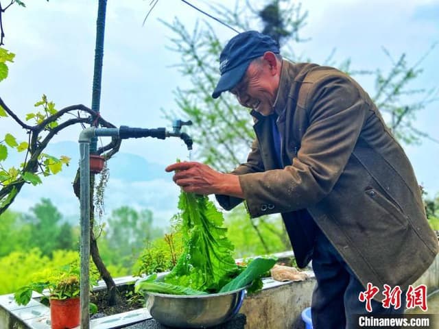 湖北长阳：“飞线”引清泉 彻底解决饮水难题