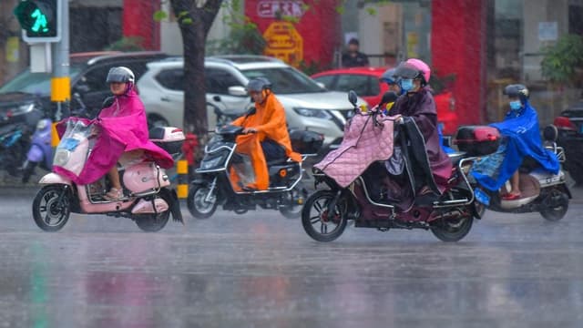 台风“尼格”逐渐趋向海南岛东北部 将带来较强风雨天气