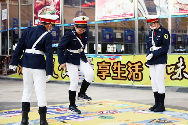 全国交通安全日：孩子们在体验中学习交通知识