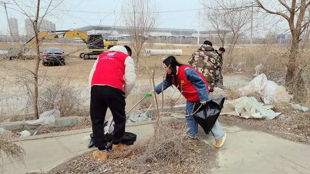 沈阳市浑南区双羊社区:春季高铁沿线环境整治行动
