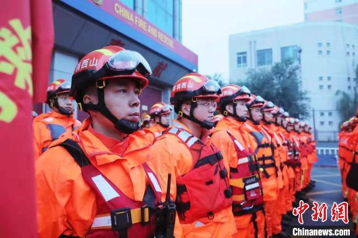 山西262名消防指战员携救灾物资紧急驰援河南洛阳