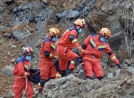 贵州毕节工地山体滑坡被困者均已找到：14人遇难，3人受伤