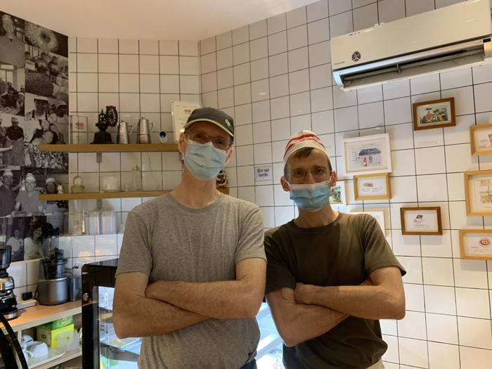 长沙“无声面包店”两任德国店长温情演绎爱心接力