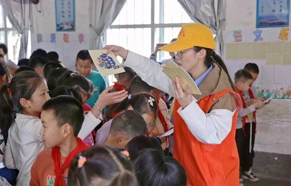 广西桂林：“童”心协力守护钢铁“动脉”