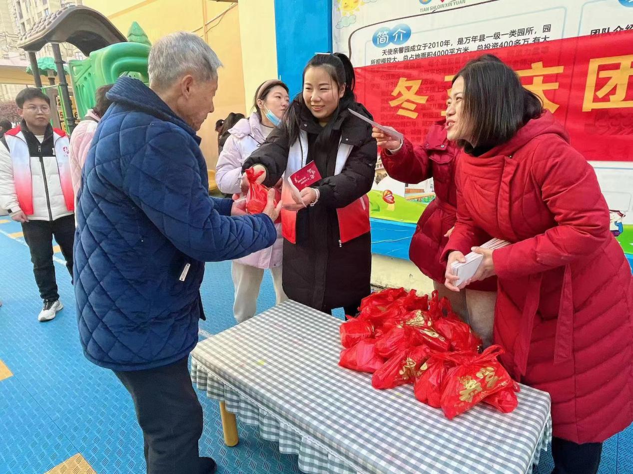 江西万年县为百位老人举办“冬至庆团圆，邻里共和睦”主题活动