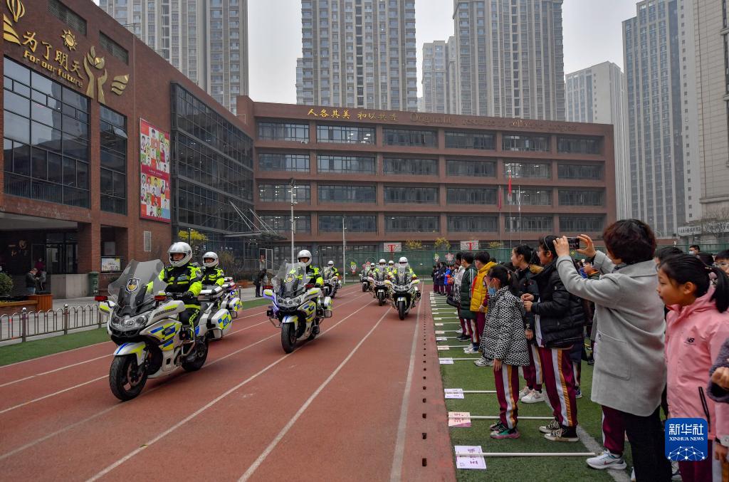 “全国交通安全日”即将到来 天津交通安全进校园