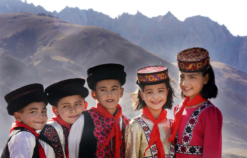 “天山放歌”摄影展：展现新疆各族人民幸福生活