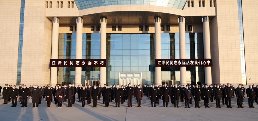 江泽民同志遗体由专机敬移北京 习近平等党和国家领导同志到机场迎灵