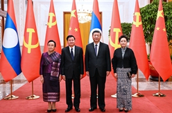 习近平同老挝人民革命党中央总书记、国家主席 通伦举行会谈